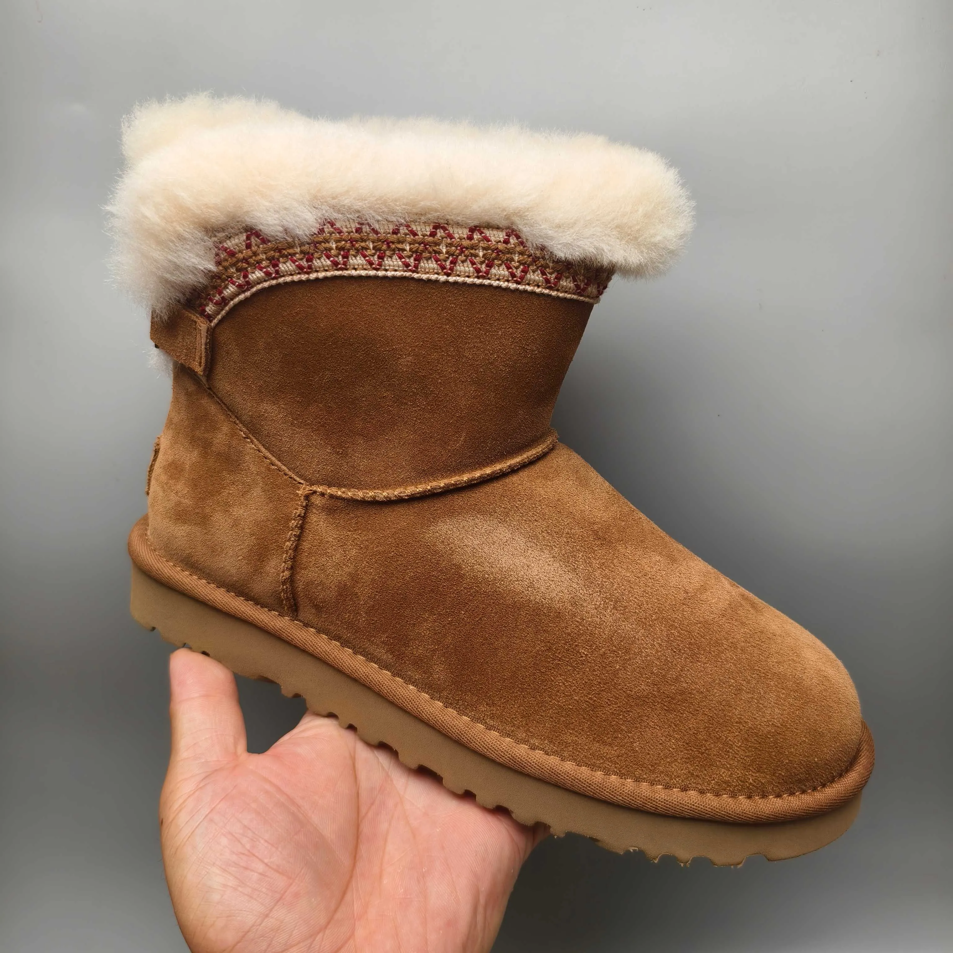 💰520 UGG sheepskin all-in-one snow boots 4517 ethnic style back buckle style color: maroon gray matching size: 35-40